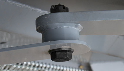 To secure slasher blades to the blade assembly, Baumalight uses Gr. 8 bolts capped off with castle nuts and cotter pins. The blade mount uses a fully welded collar to drop the blade; this spacing helps to reduce the blade from binding while in operation.