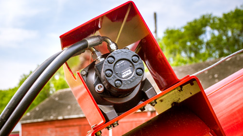 The TeleSwing relies on a well routed hydraulic system to provide a constant flow and pressure to all control levers. All operational controls are easily accessible which gives the operator full control. The system features a hydraulic winch for ease of lifting hopper. Details like these help ensure the safety of both the equipment and the operator.