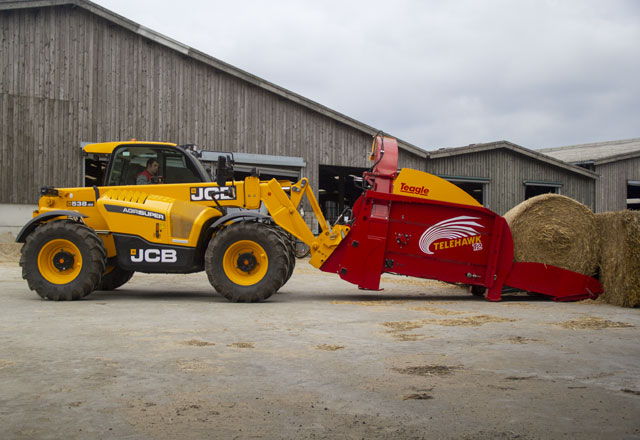 An hydraulic loading gate for even easier self-loading improved bale processing and greater manoeuvrability.