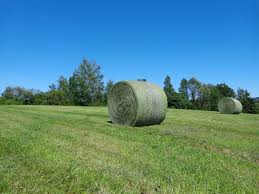 The Ellipse is the only machine designed to perform well at wrapping bales 5 feet wide by 5’6 inches in diameter.