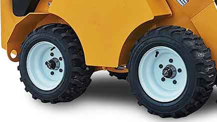 The ground speed of the Baumalight Mini Skidsteers is quite impressive with the wheeled model able to reach 7.84 km/h.