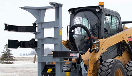 The upright frame of the FBS752 is open to improve the operator’s visibility while felling trees.
