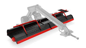 Commercial-grade belt conveyors provide efficient transition from crop to windrow, regardless of delivery side. The conveyor belt is self-cleaning and requires no tracking adjustments. The belt tension can be adjusted without any tools.