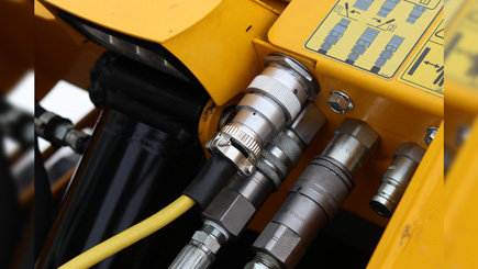 The S16 comes with an AUX cable that will plug right into the 14 pin AUX plug on your mini skidsteer if it’s equipped with one.
This will allow you to control the grinder from your built-in controls on the mini skidsteer.